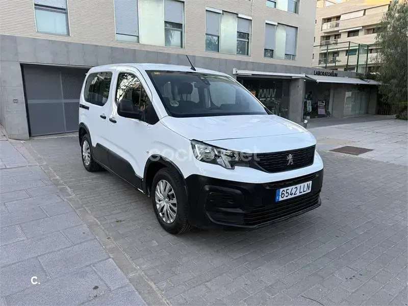 Usado Peugeot Rifter Active 130 CV (95 kW) 2021 Blanco Monovolumen