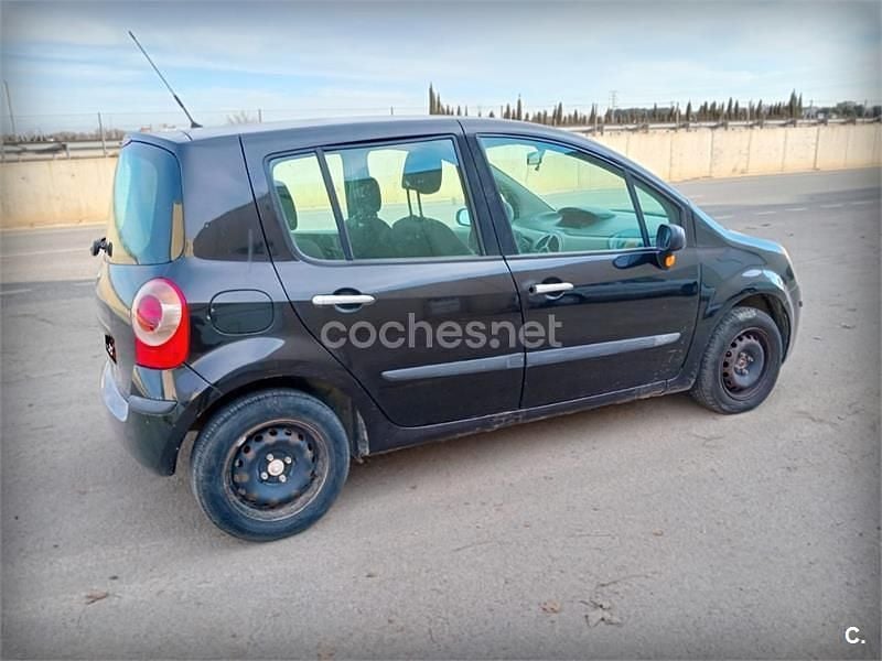 Usado Renault Modus Dynamique 85 CV (62 kW) 2005 Negro Monovolumen