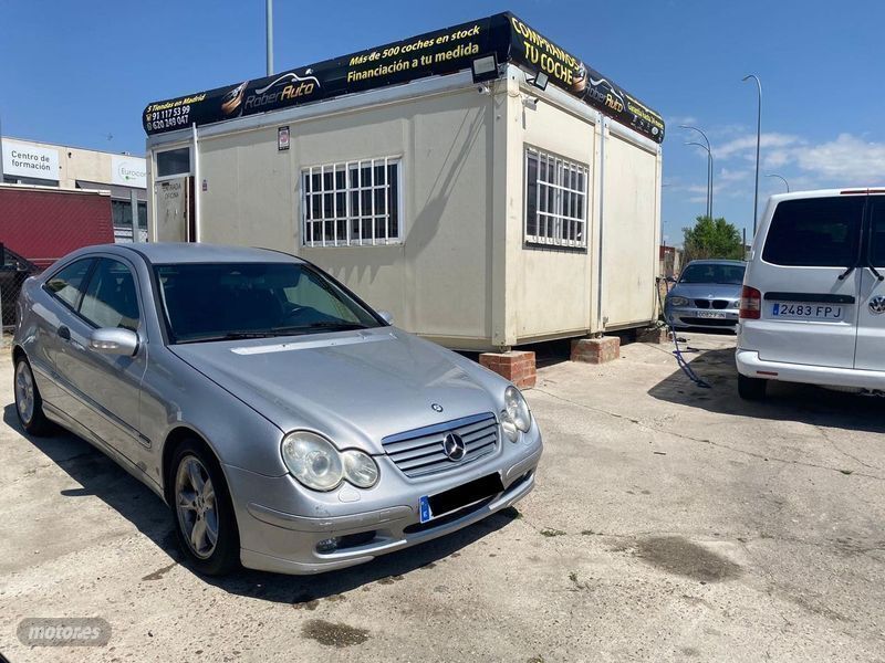 Usado Mercedes C220 150 CV (110 kW) 2004 Gris Berlina
