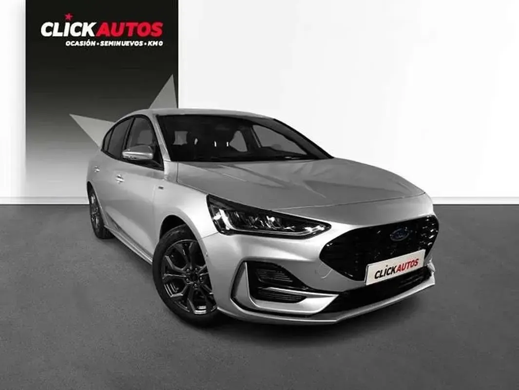 Usado Ford Focus ST-Line 125 CV (91 kW) 2024 Plateado Berlina