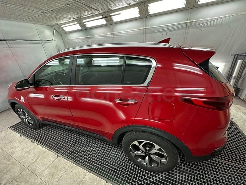 Usado Kia Sportage 136 CV (100 kW) 2021 Granate SUV