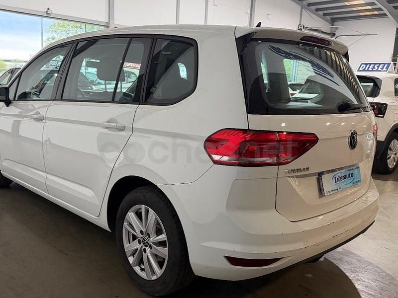 Usado VW Touran Edition 122 CV (89 kW) 2021 Blanco Monovolumen