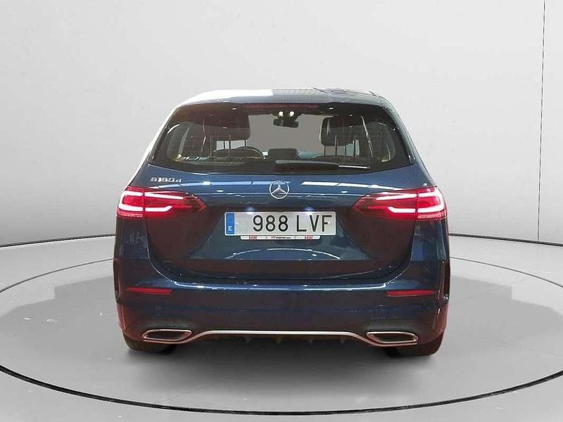 Usado Mercedes B180 AMG line 116 CV (85 kW) 2021 Azul Monovolumen
