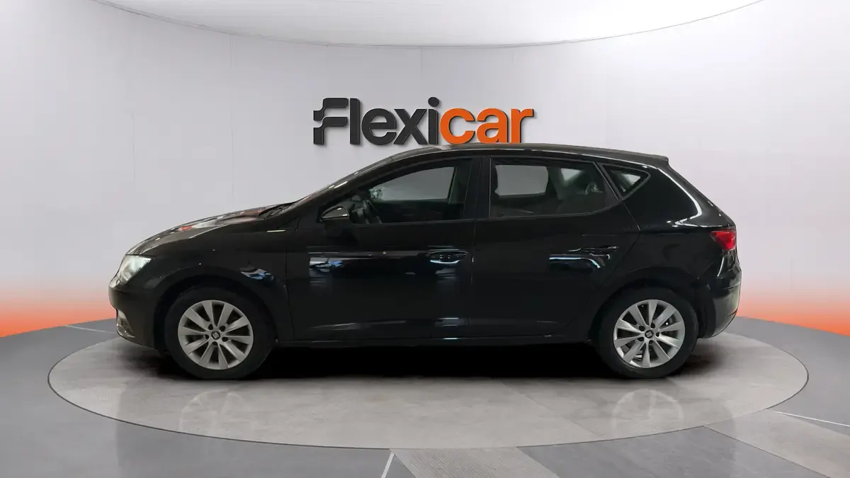 Usado Seat Leon Style 110 CV (80 kW) 2018 Negro Berlina