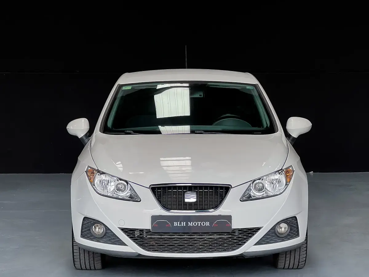 Usado Seat Ibiza Style 90 CV (66 kW) 2012 Blanco Berlina