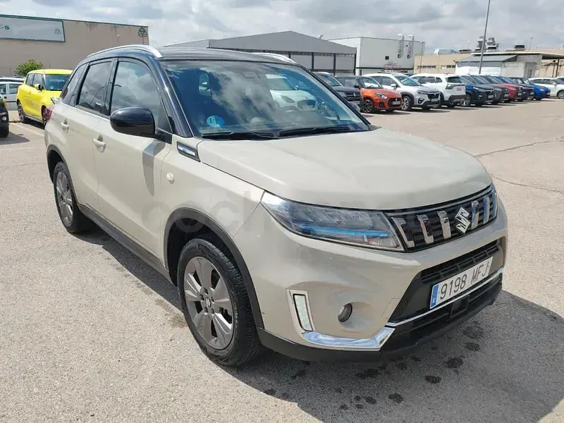 Usado Suzuki Vitara 129 CV (94 kW) 2023 Beige SUV