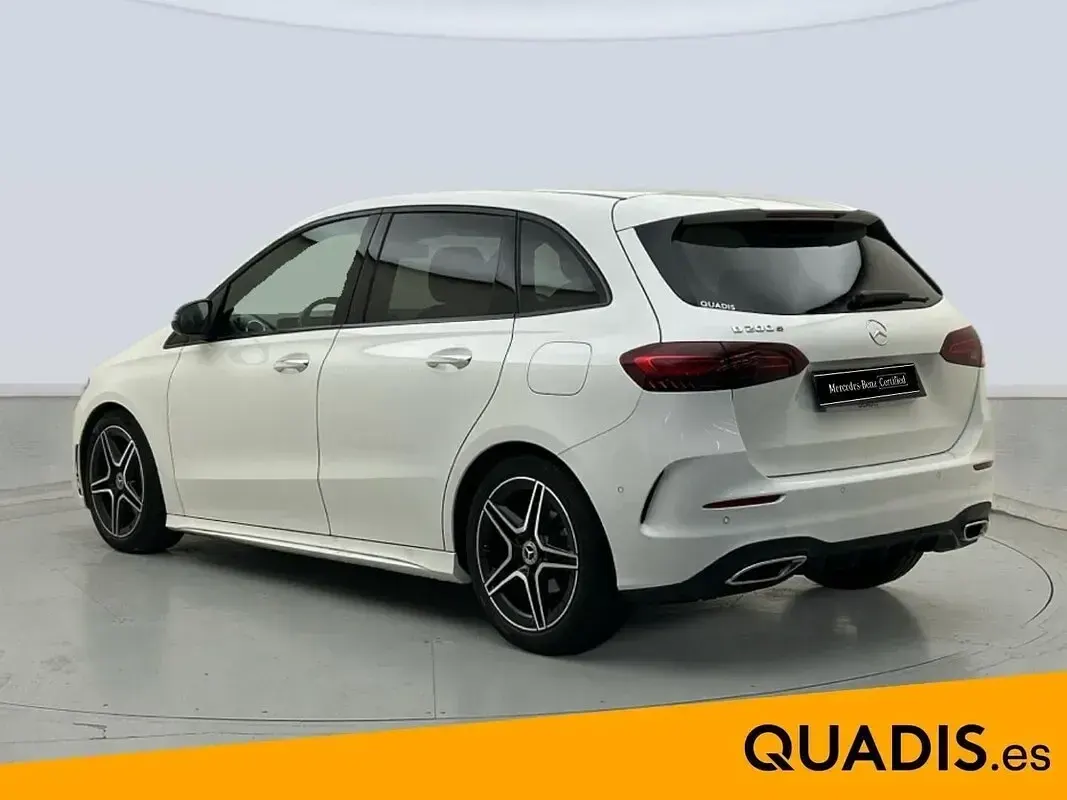 Usado Mercedes B200 150 CV (110 kW) 2023 Blanco Monovolumen