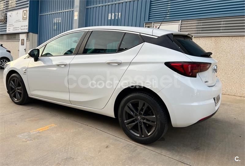 Blanco Usado 2019 Opel Astra Berlina | 9800 € (Precio justo) - Imagen 1/4