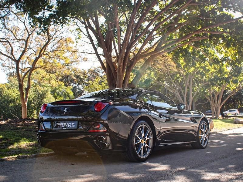 Usado Ferrari California 460 CV (338 kW) 2011 Negro Descapotable