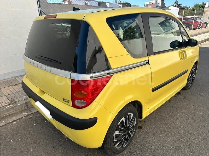 Usado Peugeot 1007 75 CV (55 kW) 2005 Gris / plata Monovolumen