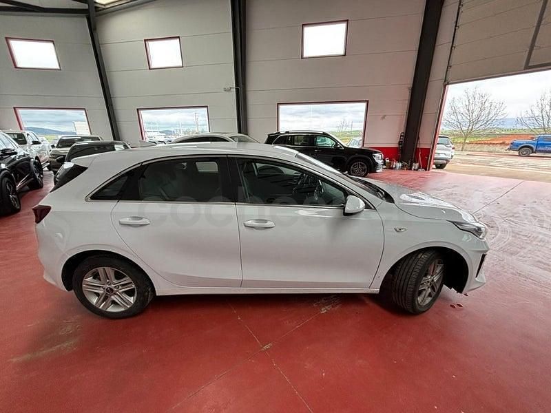 Usado Kia Ceed 136 CV (100 kW) 2021 Blanco Utilitario