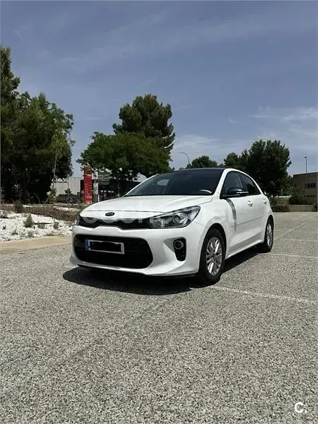 Usado Kia Rio 100 CV (73 kW) 2018 Blanco Berlina
