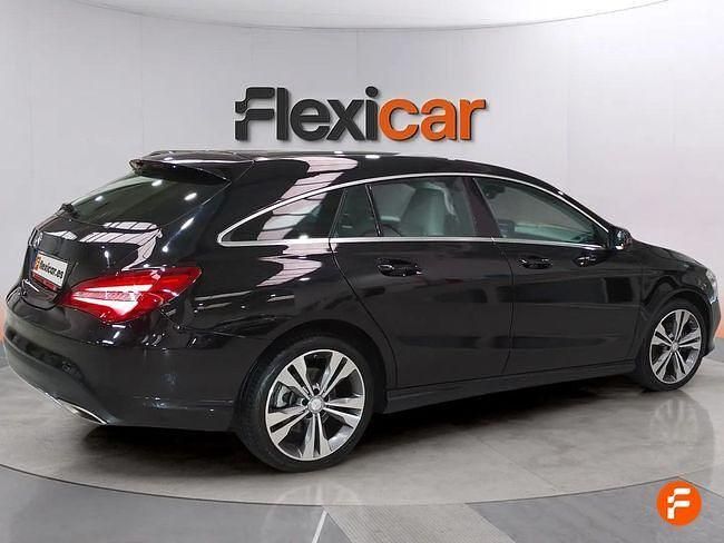Usado Mercedes CLA200 Shooting Brake 136 CV (100 kW) 2018 Negro Familiar