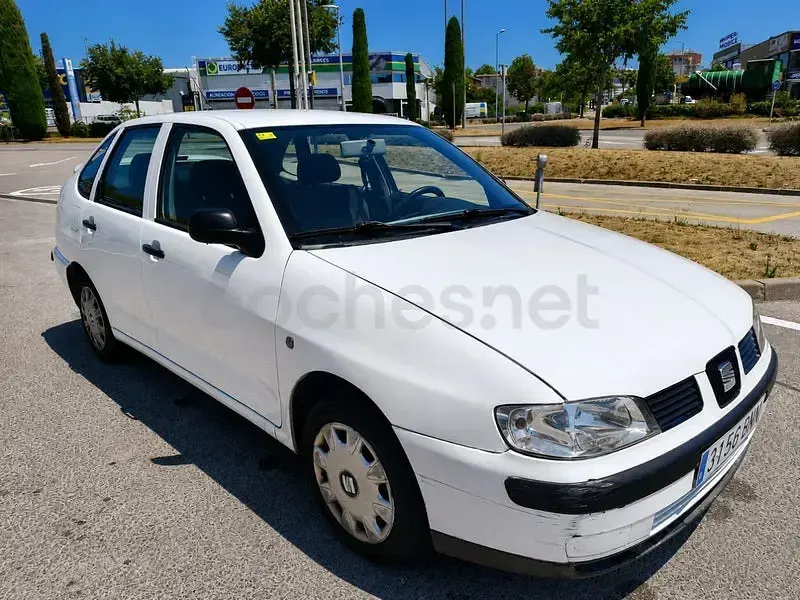 Usado Seat Cordoba 100 CV (73 kW) 2002 Blanco Berlina