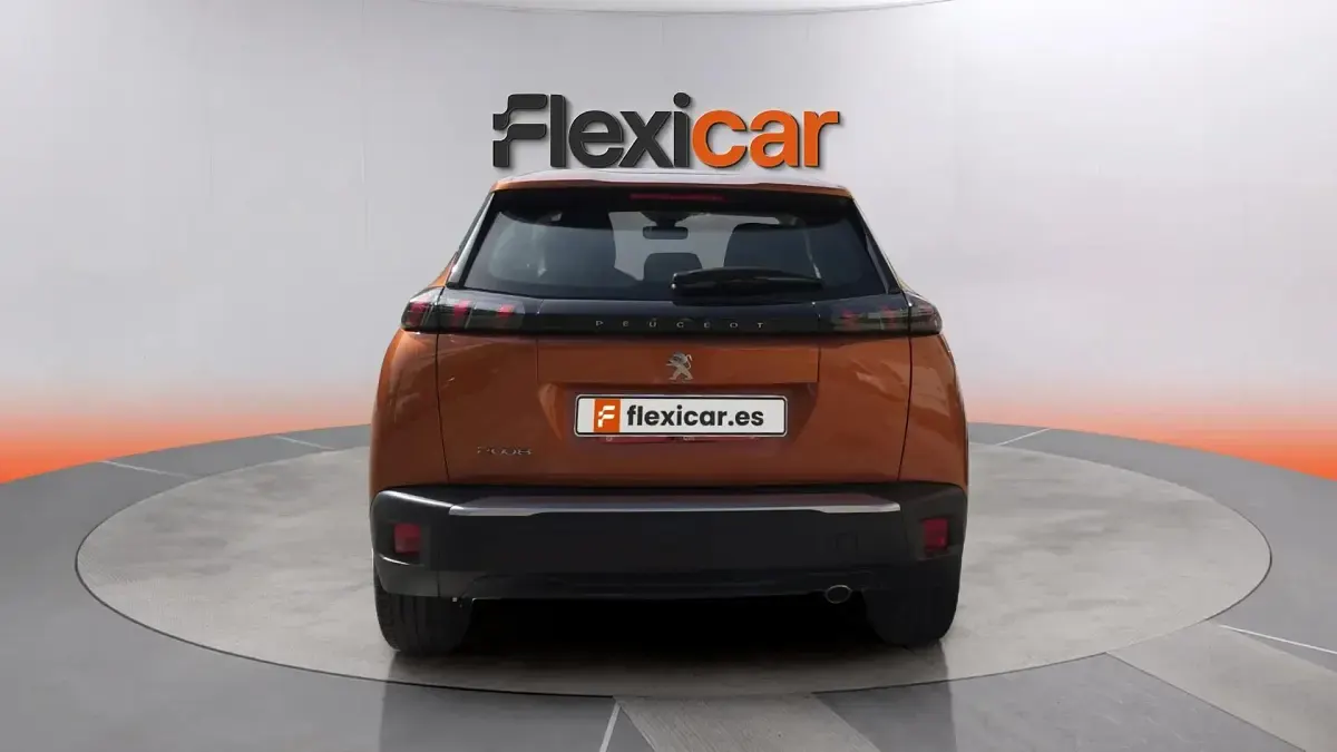 Usado Peugeot 2008 Active 110 CV (80 kW) 2021 Naranja SUV