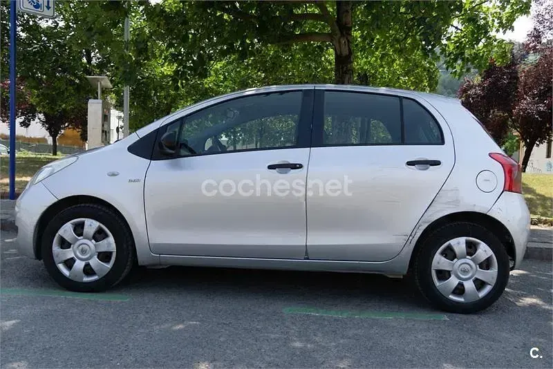 Usado Toyota Yaris 90 CV (66 kW) 2007 Gris / plata Utilitario