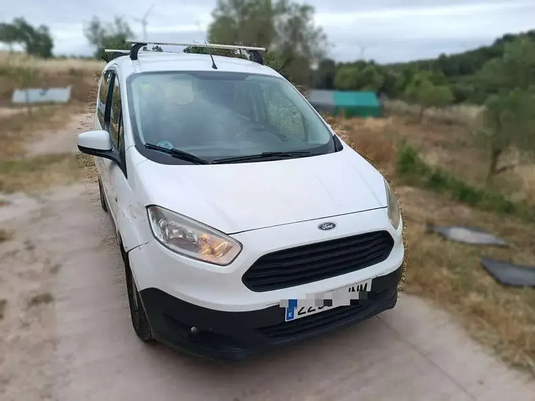 Usado Ford Tourneo Courier Ambiente 95 CV (69 kW) 2016 Blanco Monovolumen