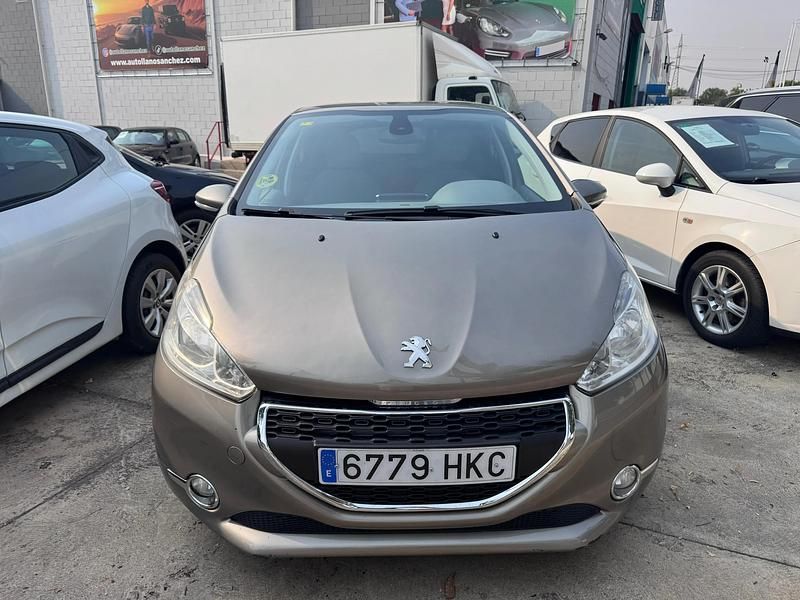 Marron Usado 2012 Peugeot 208 Utilitario | 6300 € - Imagen 1/4