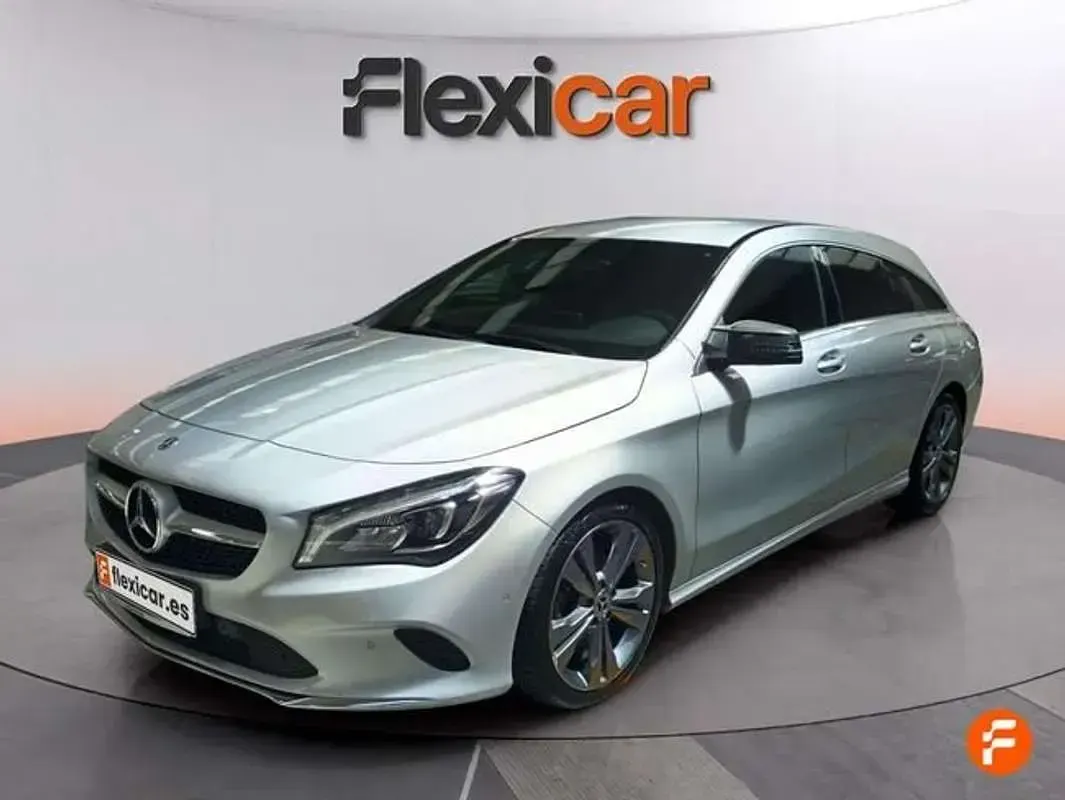 Usado Mercedes CLA200 Shooting Brake 136 CV (100 kW) 2017 Gris Familiar