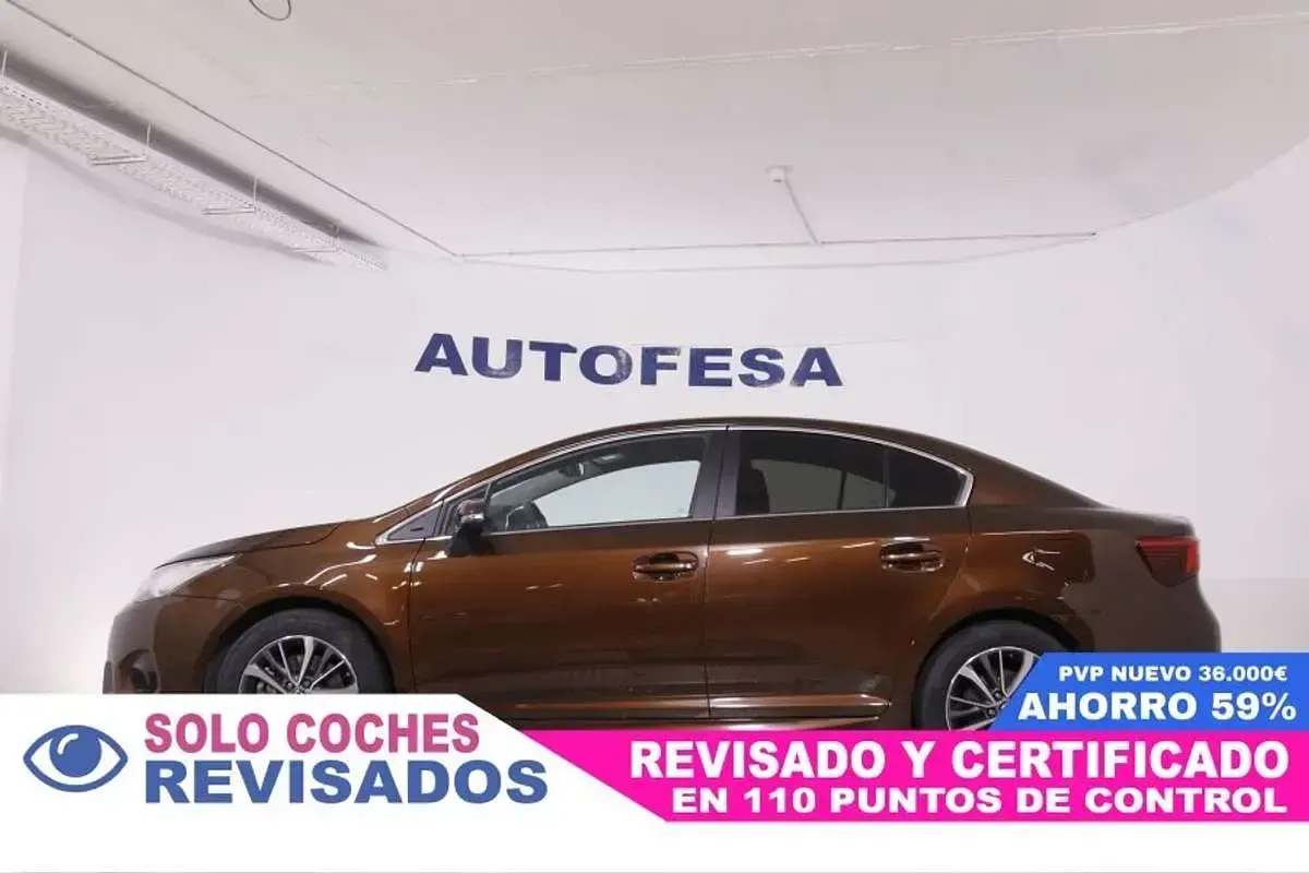 Usado Toyota Avensis Executive 150 CV (110 kW) 2015 Marrón Berlina
