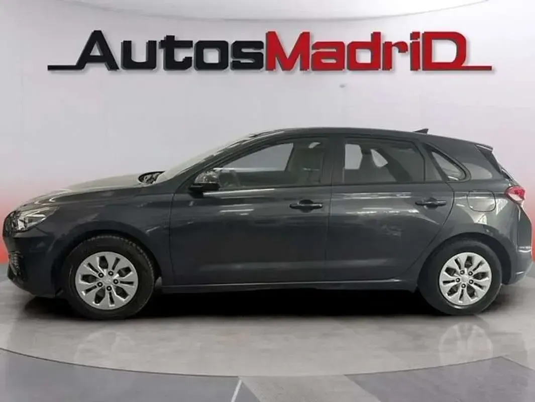 Usado Hyundai i30 110 CV (80 kW) 2021 Gris Utilitario