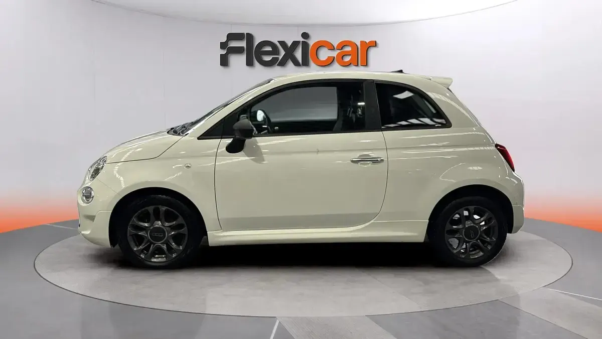 Używany Fiat 500 Club 71 KM (52 kW) 2022 Biały Sedan/Limuzyna
