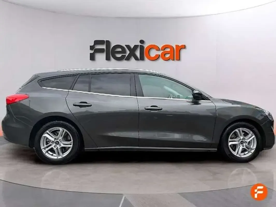 Usado Ford Focus Trend+ 120 CV (88 kW) 2020 Gris Utilitario