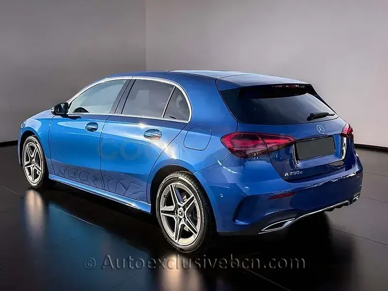 Usado Mercedes A250 218 CV (160 kW) 2024 Azul Berlina