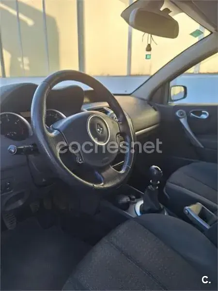 Usado Renault Mégane Dynamique 105 CV (77 kW) 2006 Azul Berlina