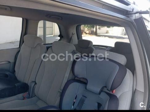 Gris / plata Usado 2007 Kia Carnival EX Monovolumen | 5500 € (Precio justo) - Imagen 1/4
