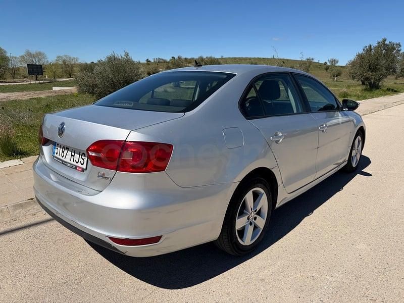 Usado VW Jetta Advance 105 CV (77 kW) 2012 Negro Berlina