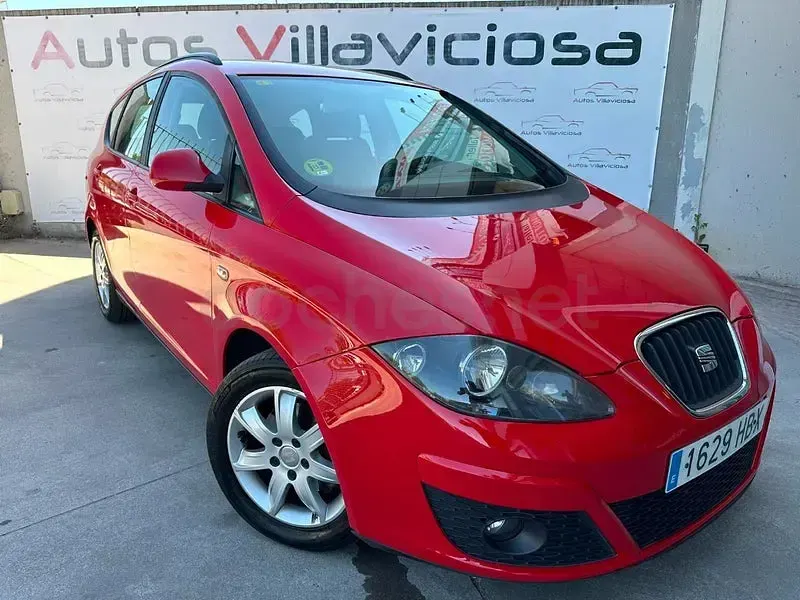 Usado Seat Altea XL Reference 105 CV (77 kW) 2011 Rojo Monovolumen