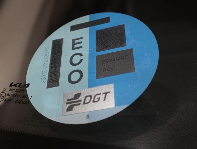 Usado Kia Stonic 100 CV (73 kW) 2023 Rojo SUV