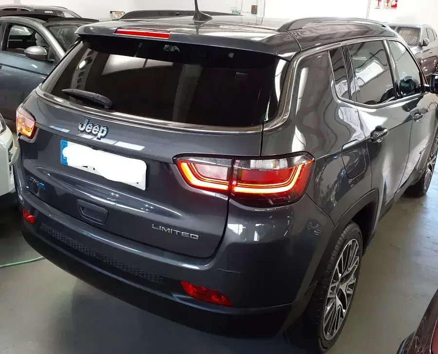 Usado Jeep Compass 190 CV (139 kW) 2022 Gris SUV