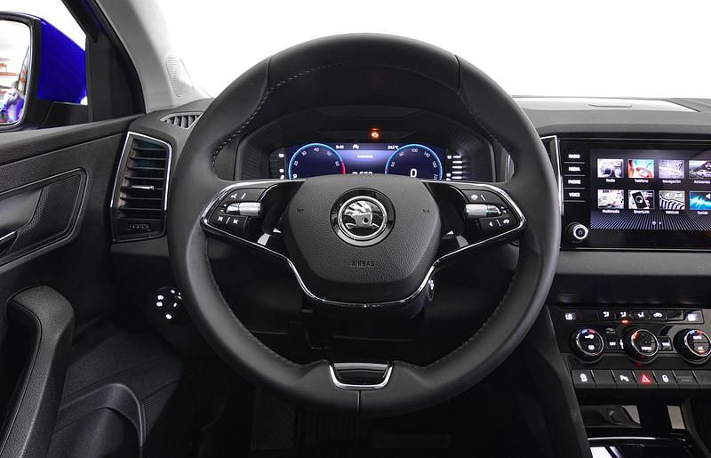 Usado Skoda Karoq Ambition 110 CV (80 kW) 2022 Azul energy SUV