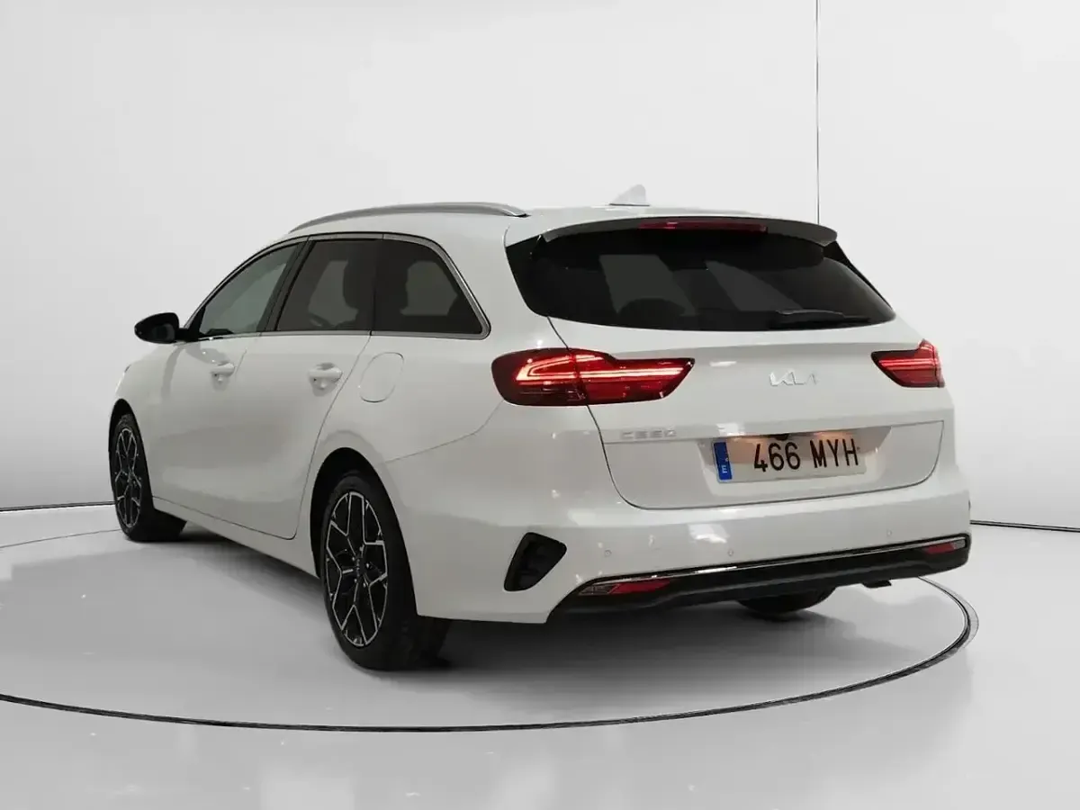 Usado Kia Ceed Style 101 CV (74 kW) 2025 Blanco Utilitario