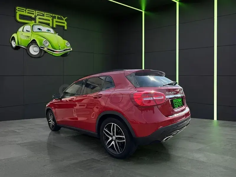 Usado Mercedes GLA200 Style 136 CV (100 kW) 2014 Rojo SUV