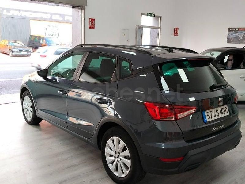 Usado Seat Arona Style 110 CV (80 kW) 2022 Gris / plata SUV