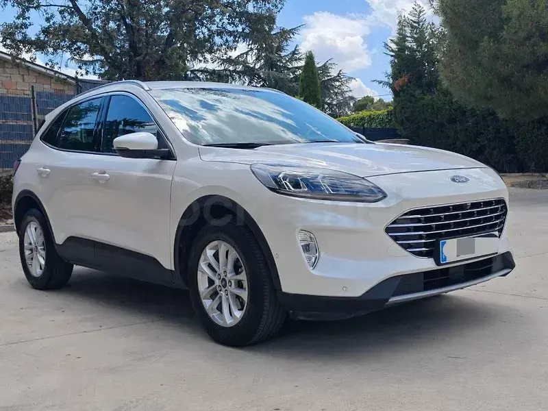 Usado Ford Kuga Titanium 190 CV (139 kW) 2022 Blanco SUV