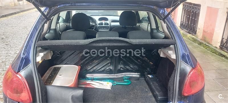 Usado Peugeot 206 75 CV (55 kW) 2004 Azul Berlina