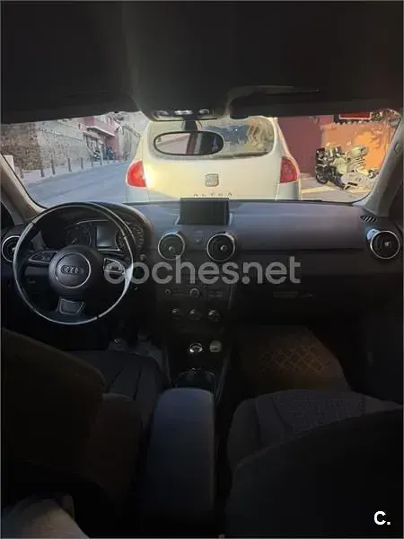 Usado Audi A1 90 CV (66 kW) 2014 Rojo Utilitario