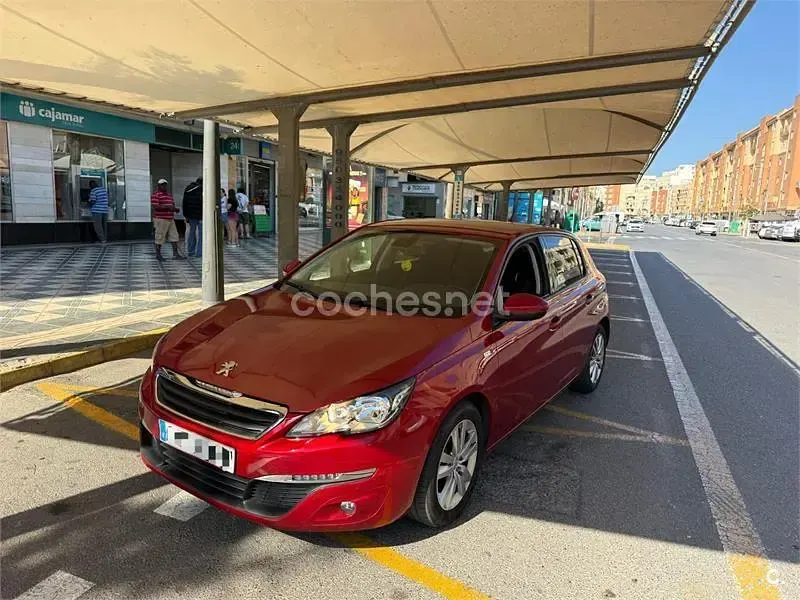 Usado Peugeot 308 Allure 130 CV (95 kW) 2016 Rojo Berlina