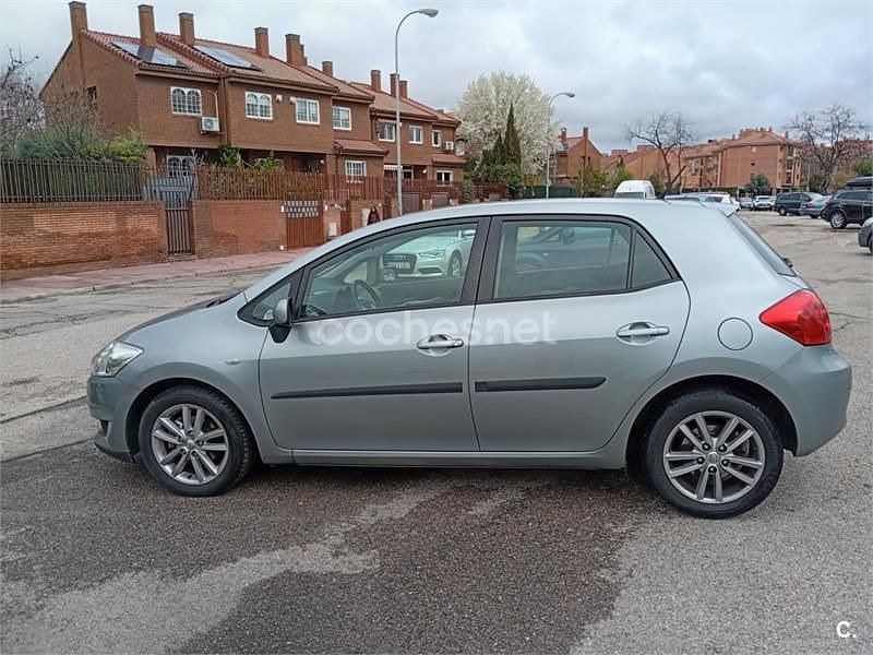 Usado Toyota Auris Active 132 CV (97 kW) 2011 Gris / plata Utilitario