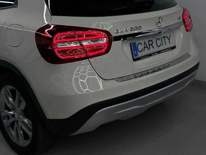 Usado Mercedes GLA200 Urban 136 CV (100 kW) 2015 Blanco SUV