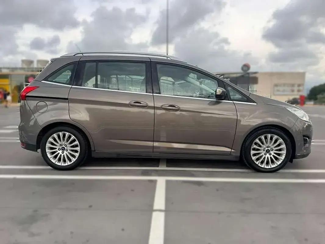 Usado Ford Grand C-Max Titanium 145 CV (106 kW) 2013 Beige Monovolumen