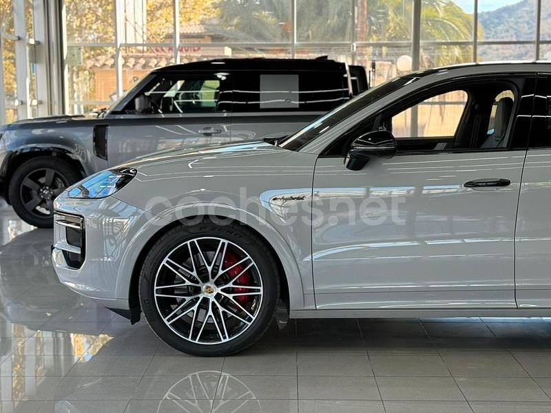 Usado Porsche Cayenne 519 CV (381 kW) 2024 Gris / plata SUV