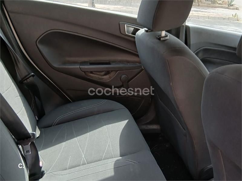 Blanco Usado 2015 Ford Fiesta Trend Utilitario | 8100 € (Precio justo) - Imagen 1/4