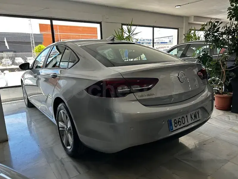 Usado Opel Insignia Excellence 136 CV (100 kW) 2018 Gris / plata Berlina