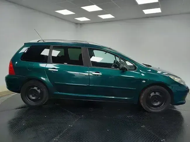 Begagnad Peugeot 307 110 HK (80 kW) 2005 Grön Halvkombi