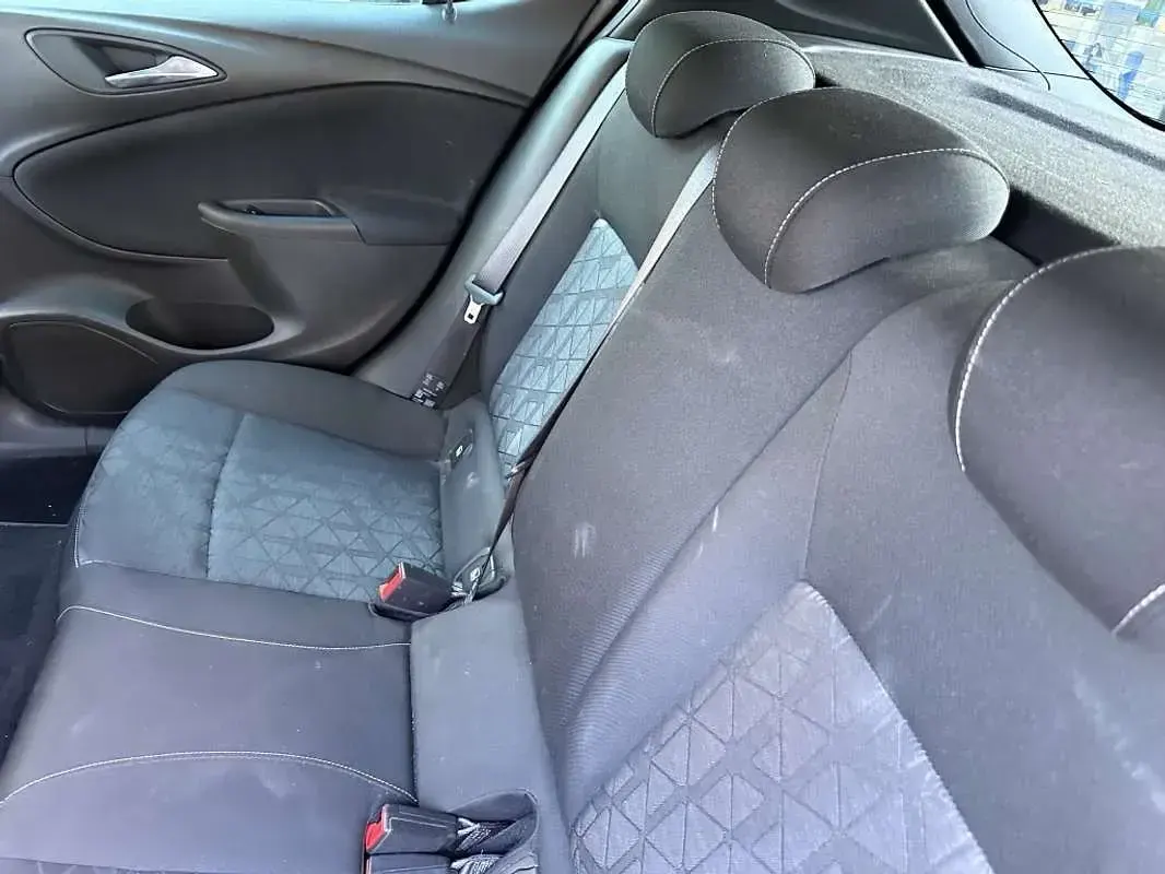 Usado Opel Astra Dynamic 136 CV (100 kW) 2019 Negro Utilitario